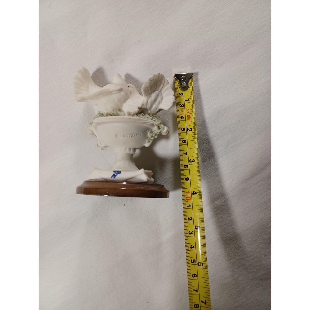 Vintage Giuseppe Armani Florence Italy Doves Figurine 1988 Capodimonte Wood Base - Picture 9 of 9